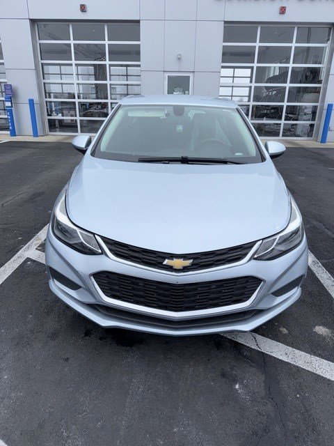 Used 2017 Chevrolet Cruze LT image 2