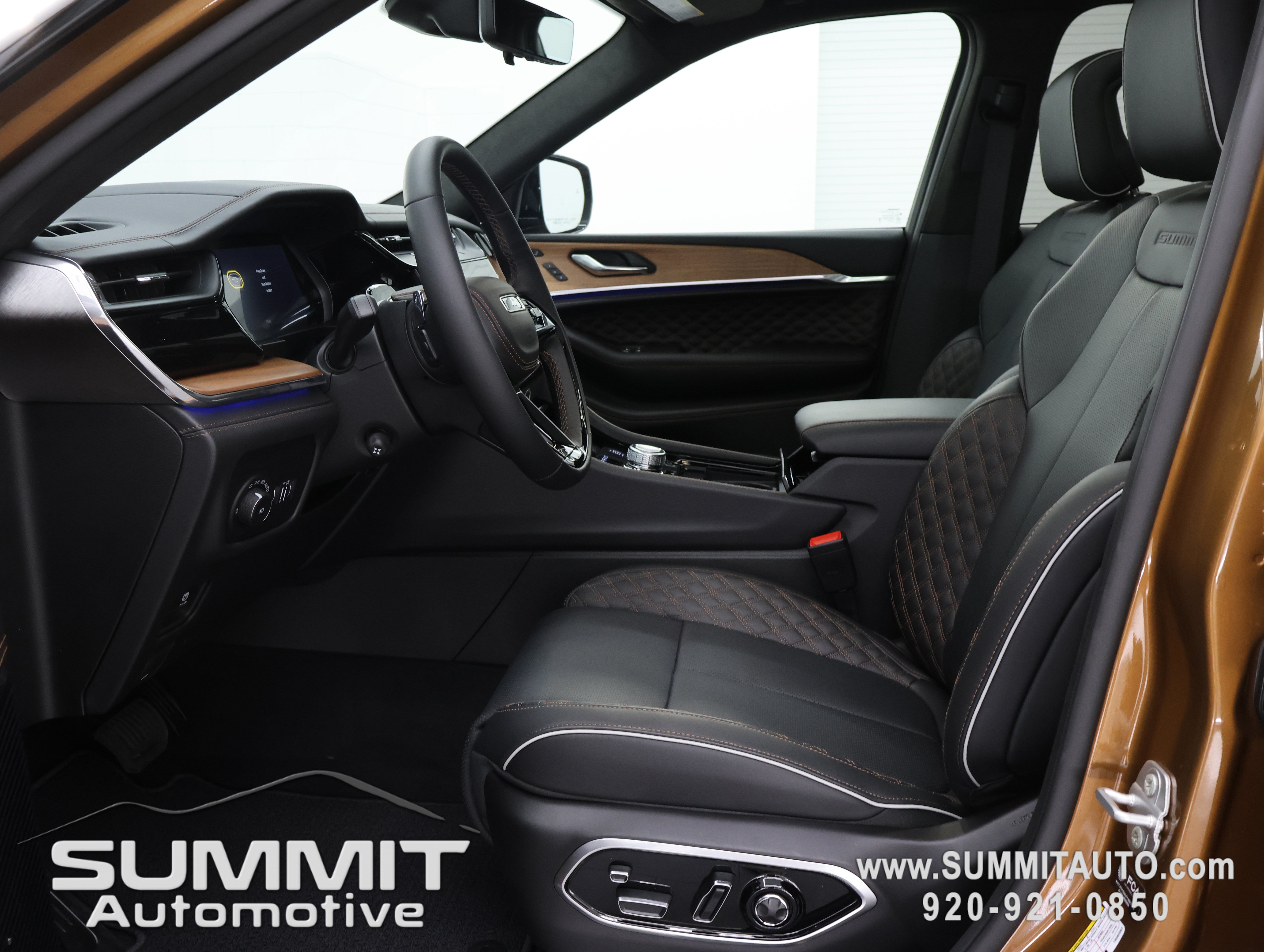 New 2026 Jeep Grand Cherokee L Summit w/ Obsidian Package AWD/4WD image 7