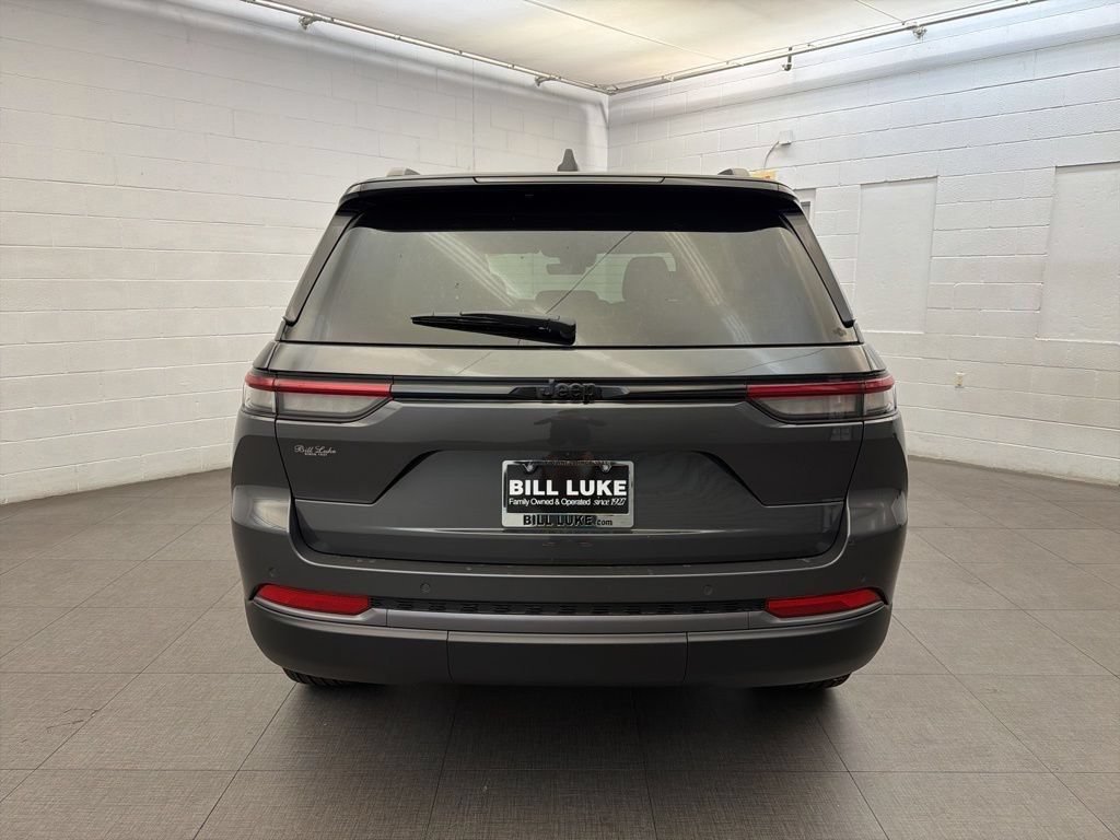 New 2026 Jeep Grand Cherokee Altitude RWD image 3