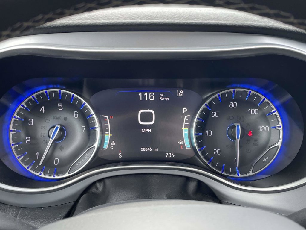 Certified 2025 Chrysler Pacifica Limited FWD image 33