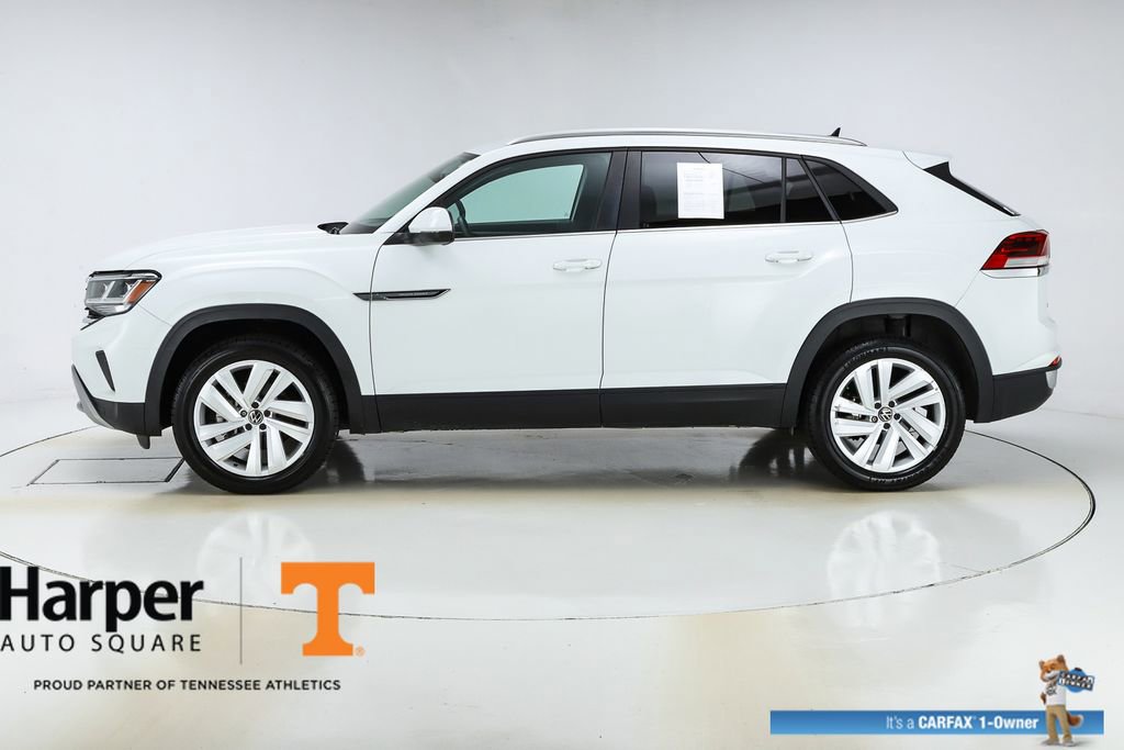 Used 2023 Volkswagen Atlas Cross Sport SE w/ Panoramic Sunroof Package FWD image 2