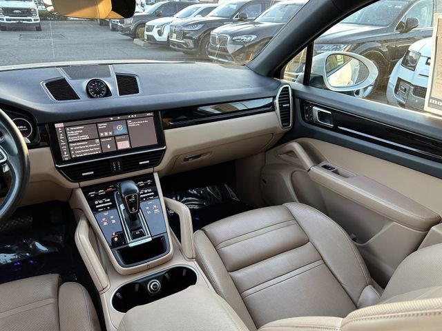 Used 2021 Porsche Cayenne Coupe image 17