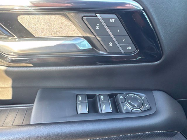 Used 2025 Chevrolet Tahoe Premier RWD image 14
