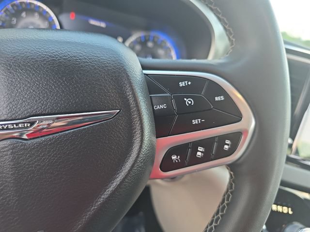 Used 2023 Chrysler Pacifica Touring-L FWD image 20