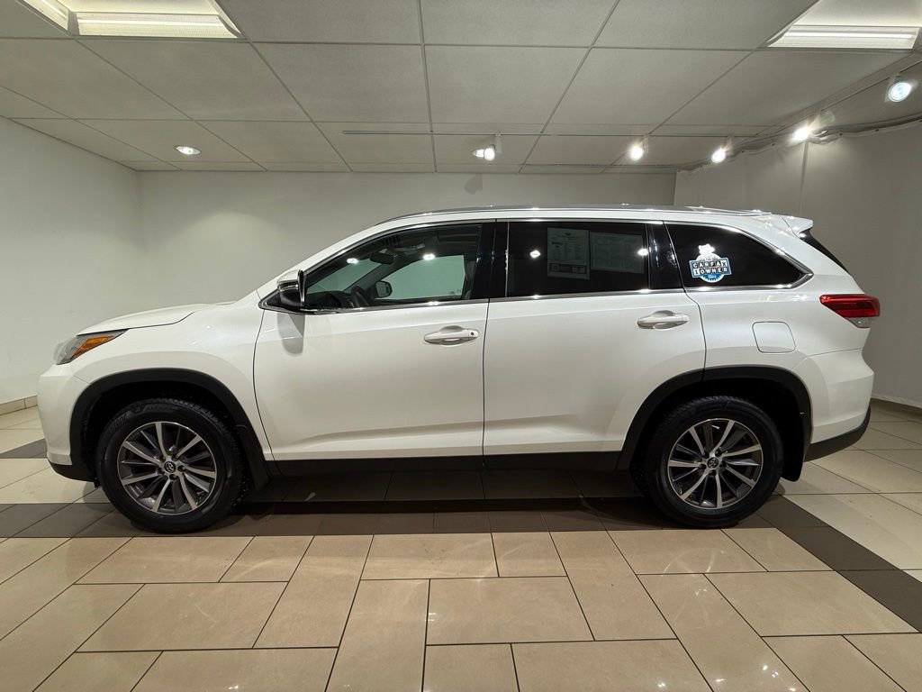 Used 2019 Toyota Highlander XLE image 2