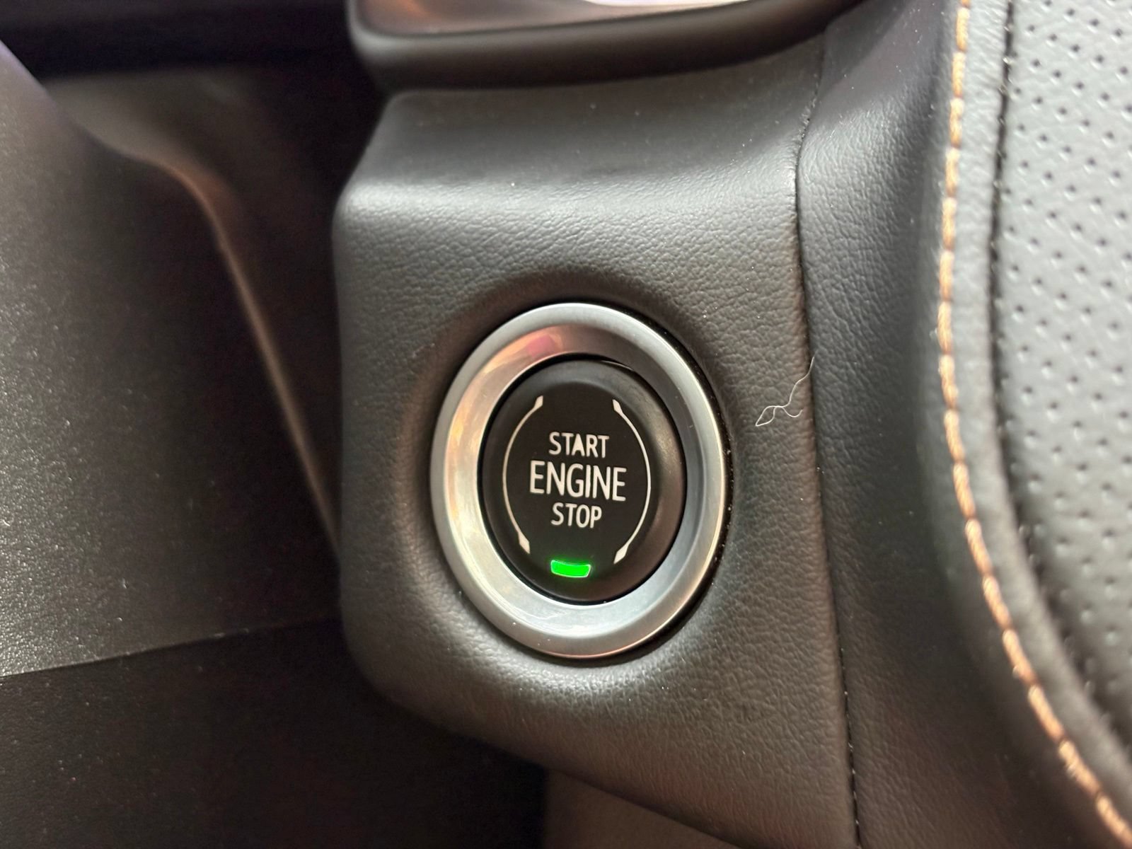 Used 2021 GMC Yukon XL AT4 w/ AT4 Premium Plus Package AWD/4WD image 18