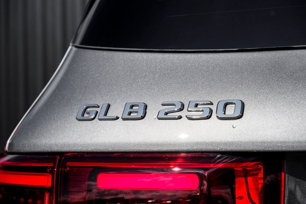 New 2026 Mercedes-Benz GLB 250 4MATIC image 9