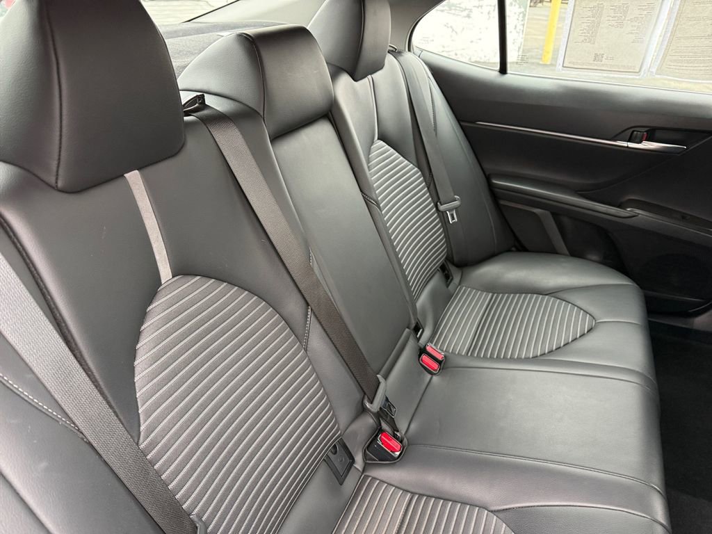 Used 2024 Toyota Camry SE image 21