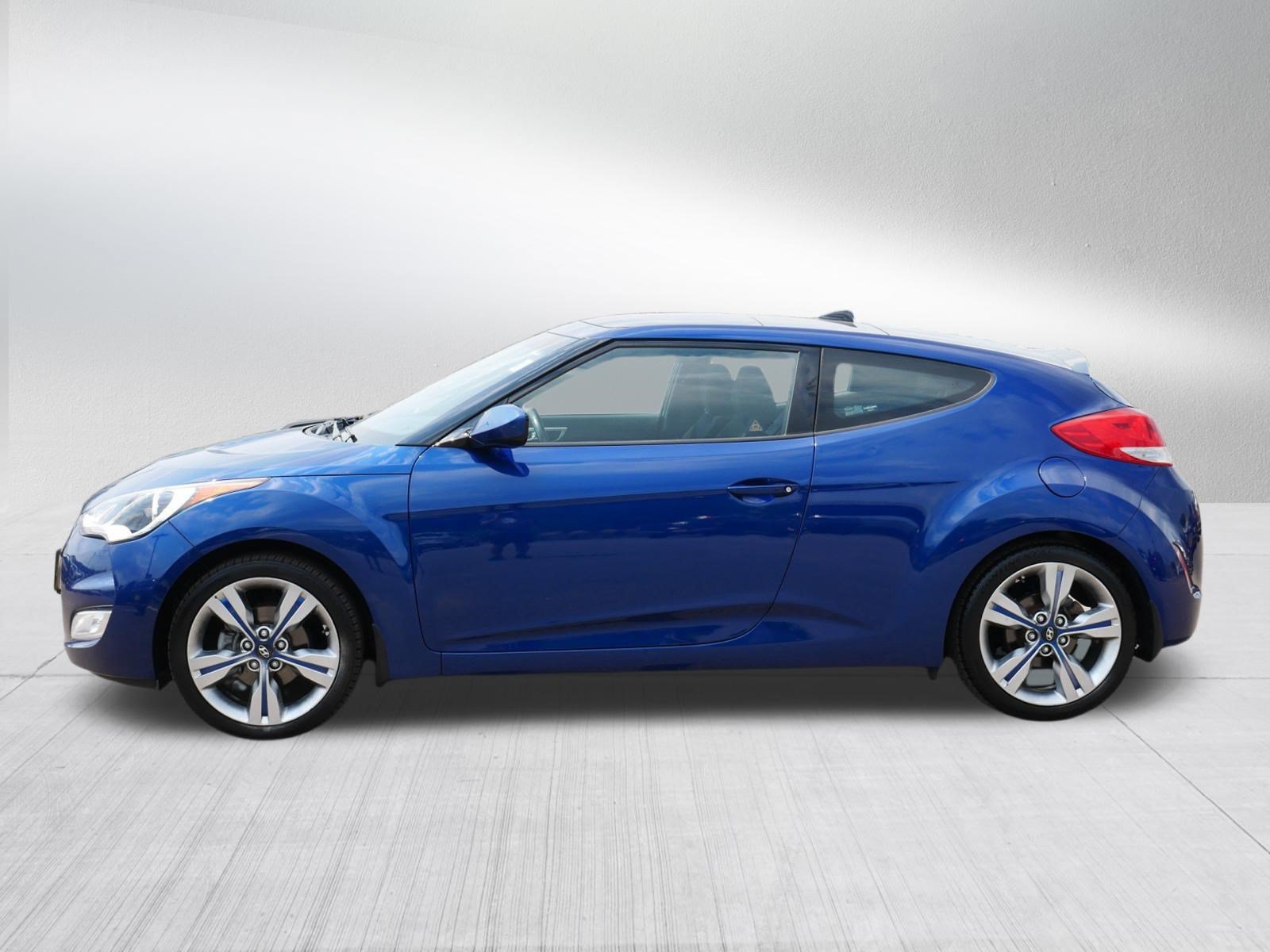 Used 2017 Hyundai Veloster Value Edition FWD image 4