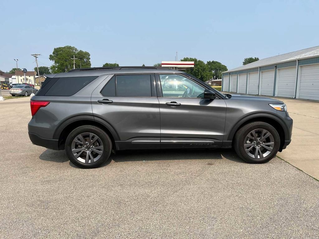 Used 2023 Ford Explorer XLT w/ Equipment Group 202A image 5