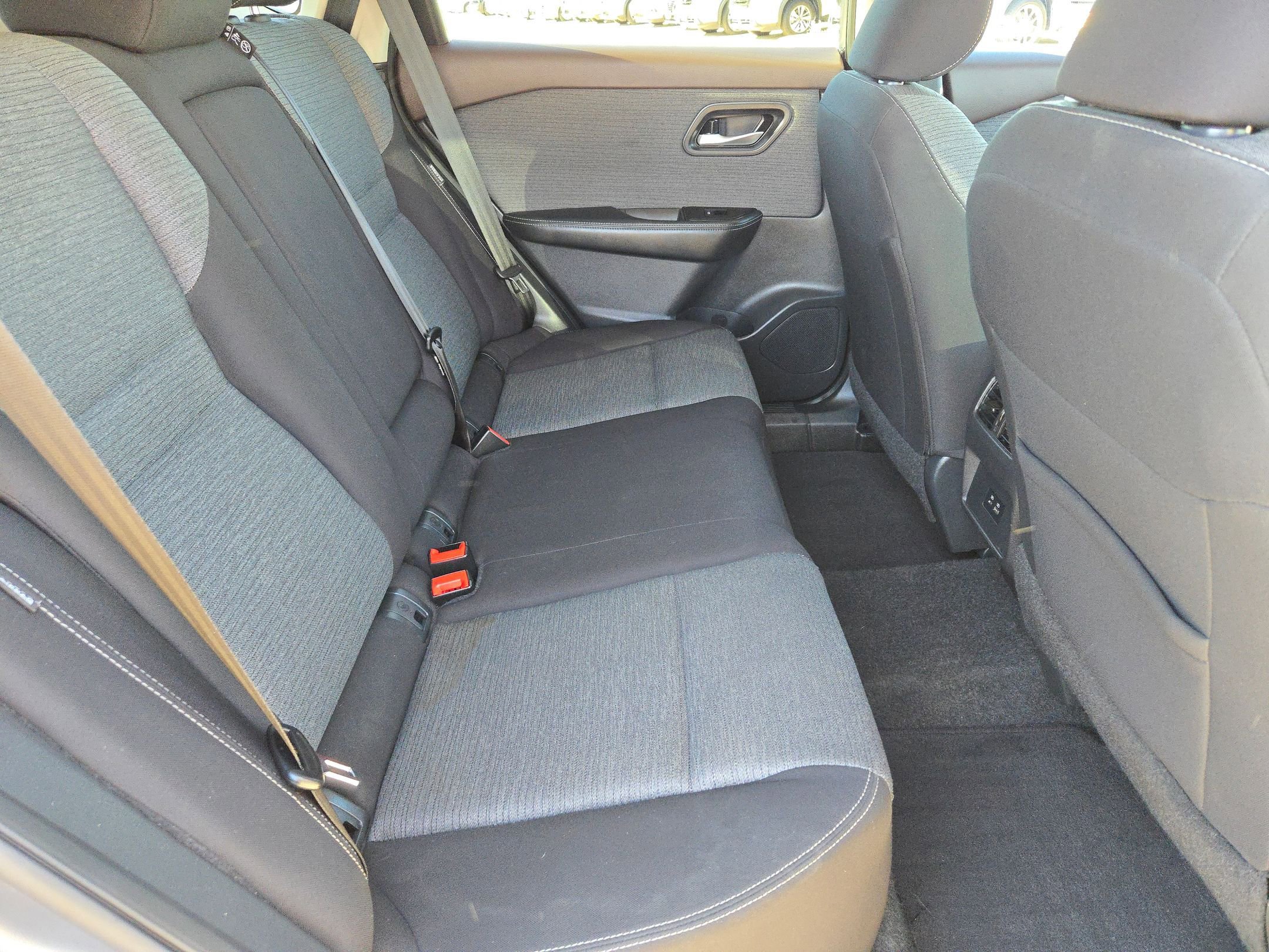 Used 2023 Nissan Rogue SV image 26