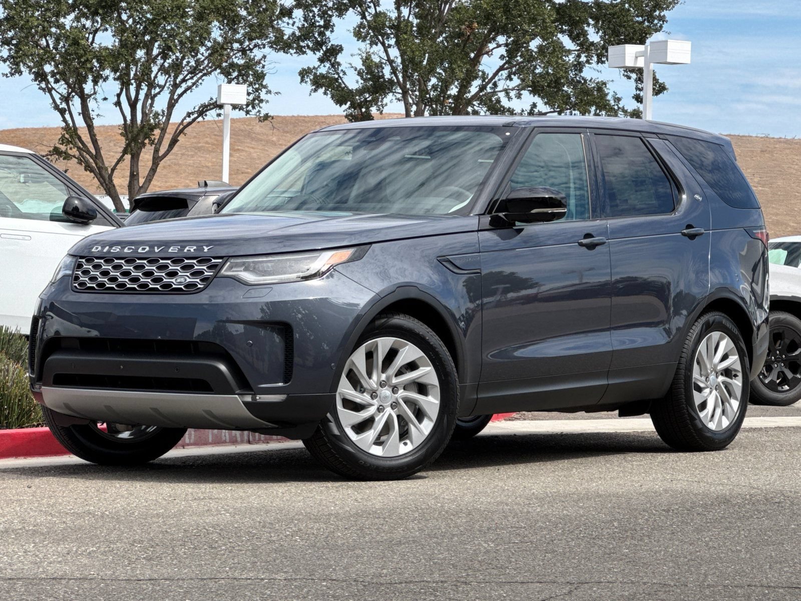 New 2026 Land Rover Discovery S AWD/4WD image 2