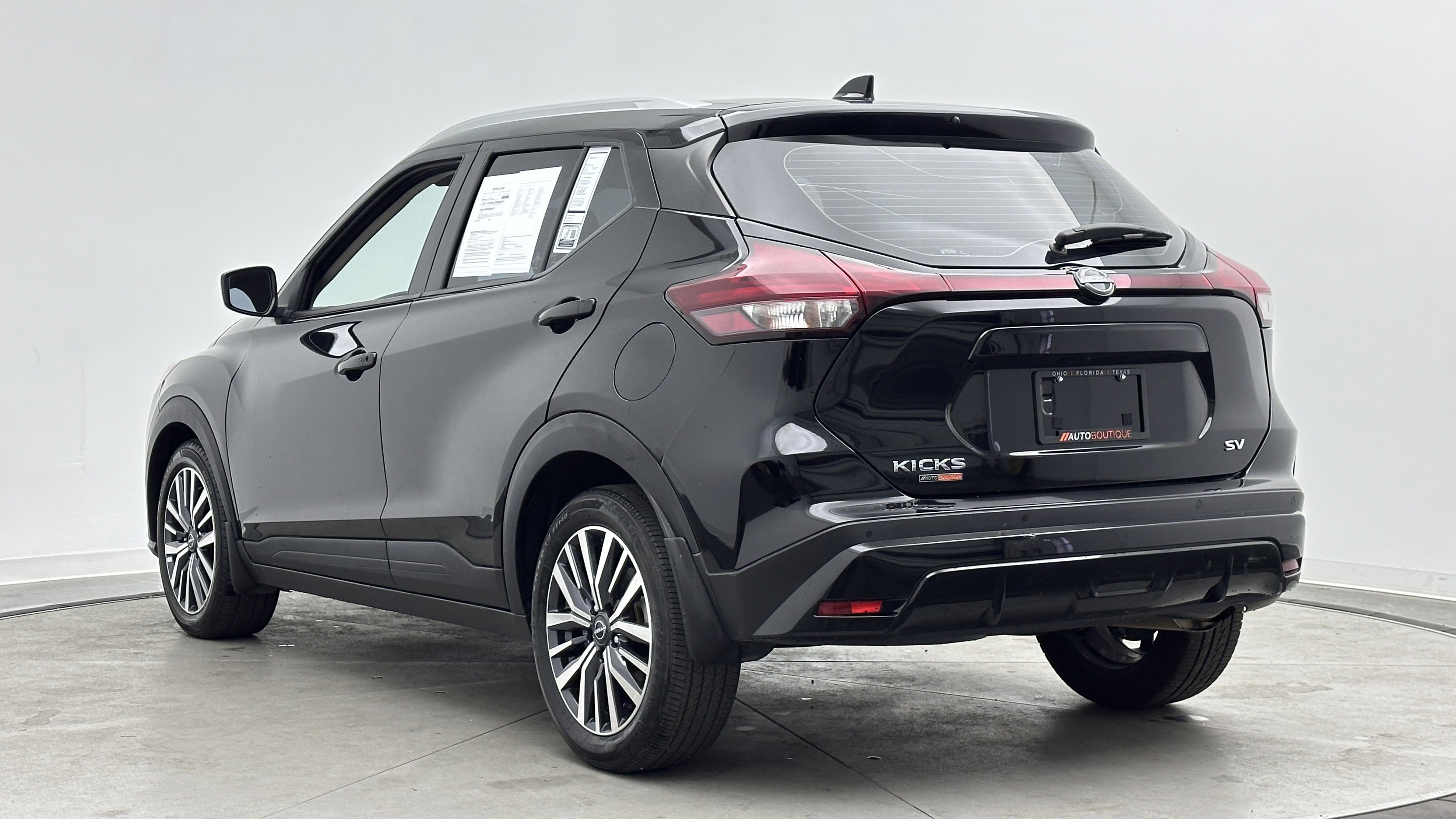 Used 2023 Nissan Kicks SV FWD image 5