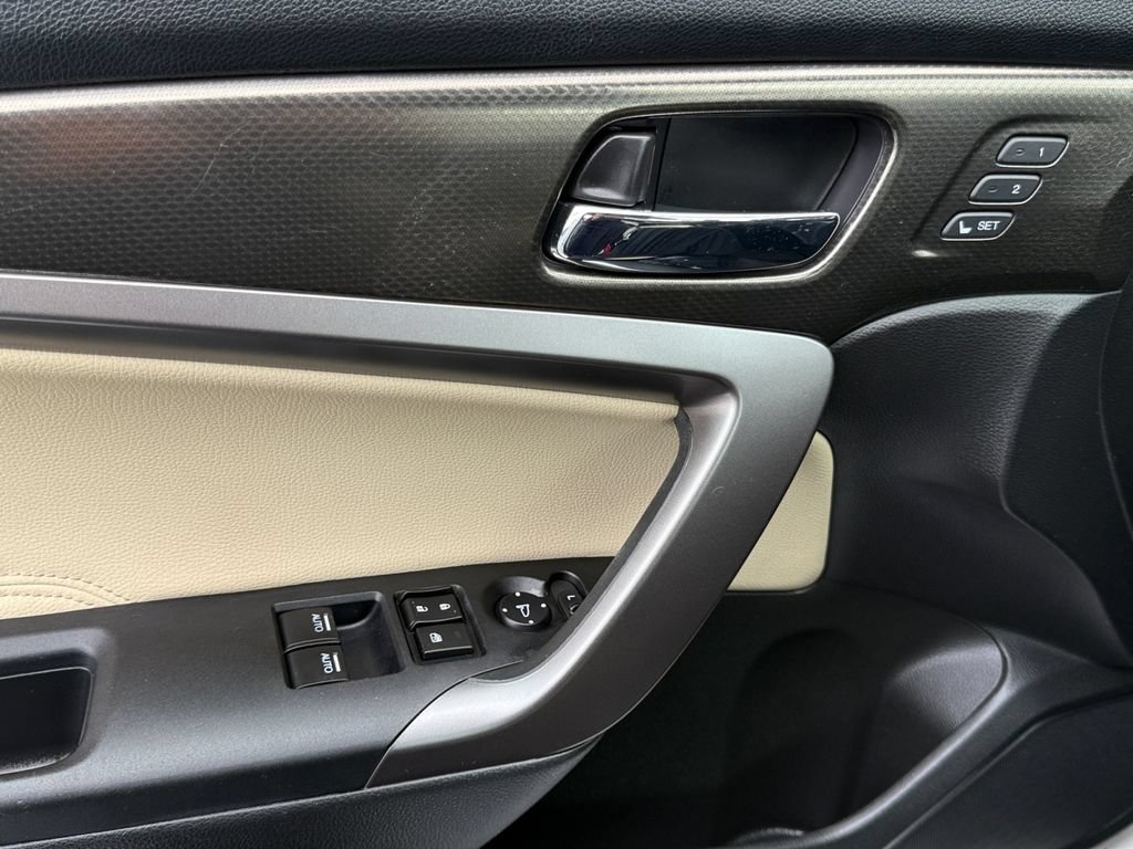Used 2016 Honda Accord Touring image 11
