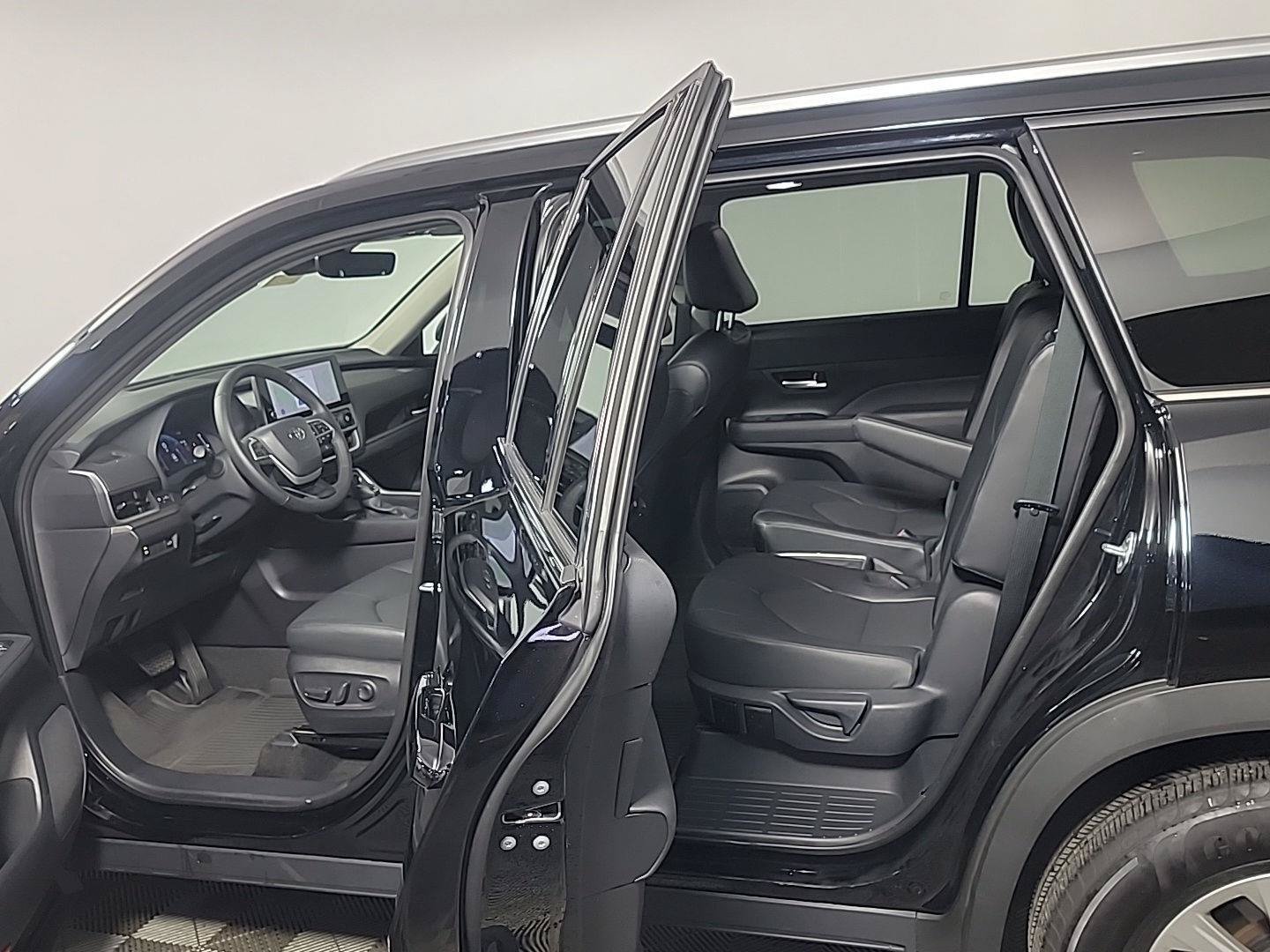 Used 2026 Toyota Grand Highlander AWD image 16