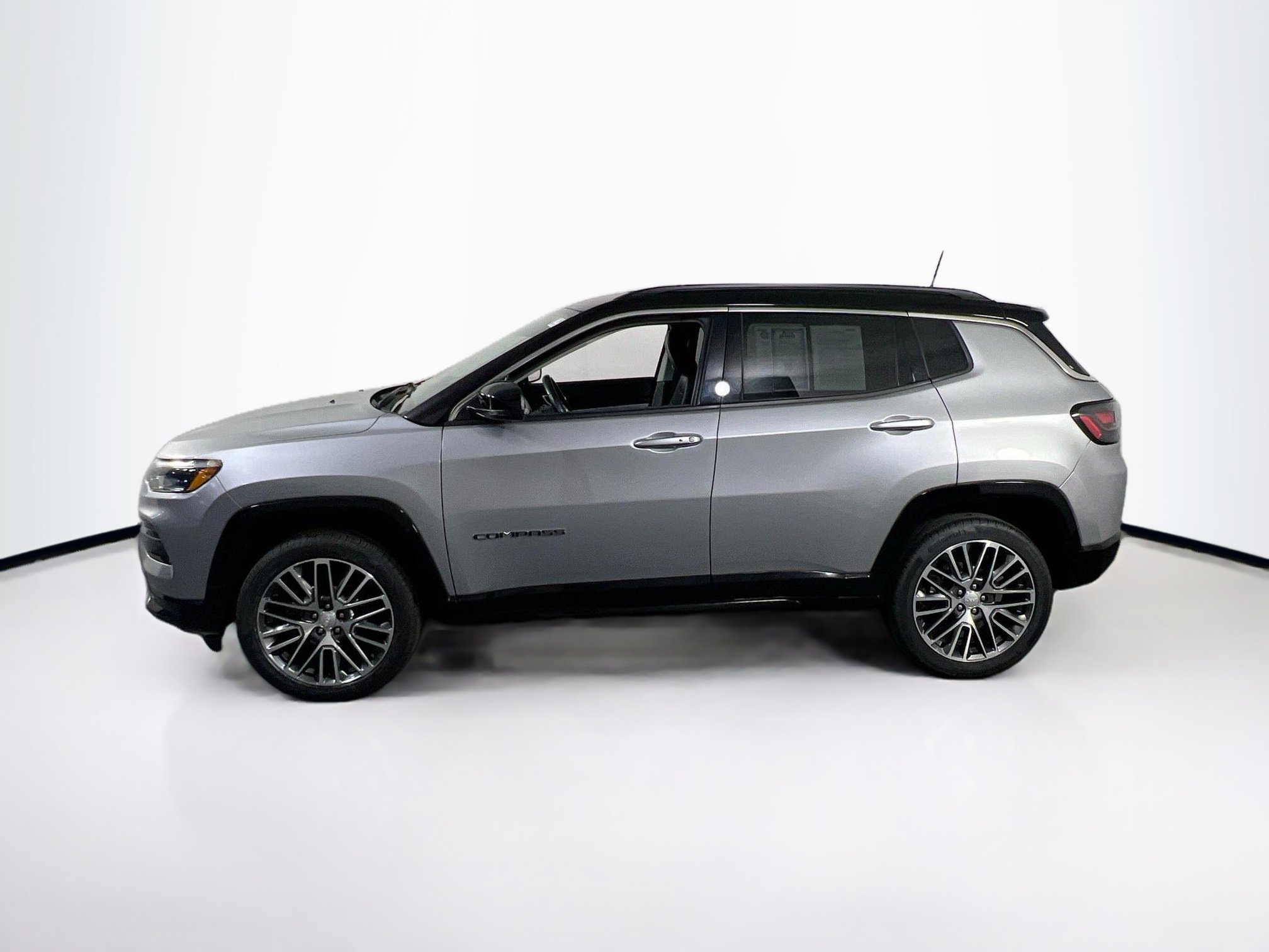 Used 2022 Jeep Compass Limited w/ Elite Group AWD/4WD image 8