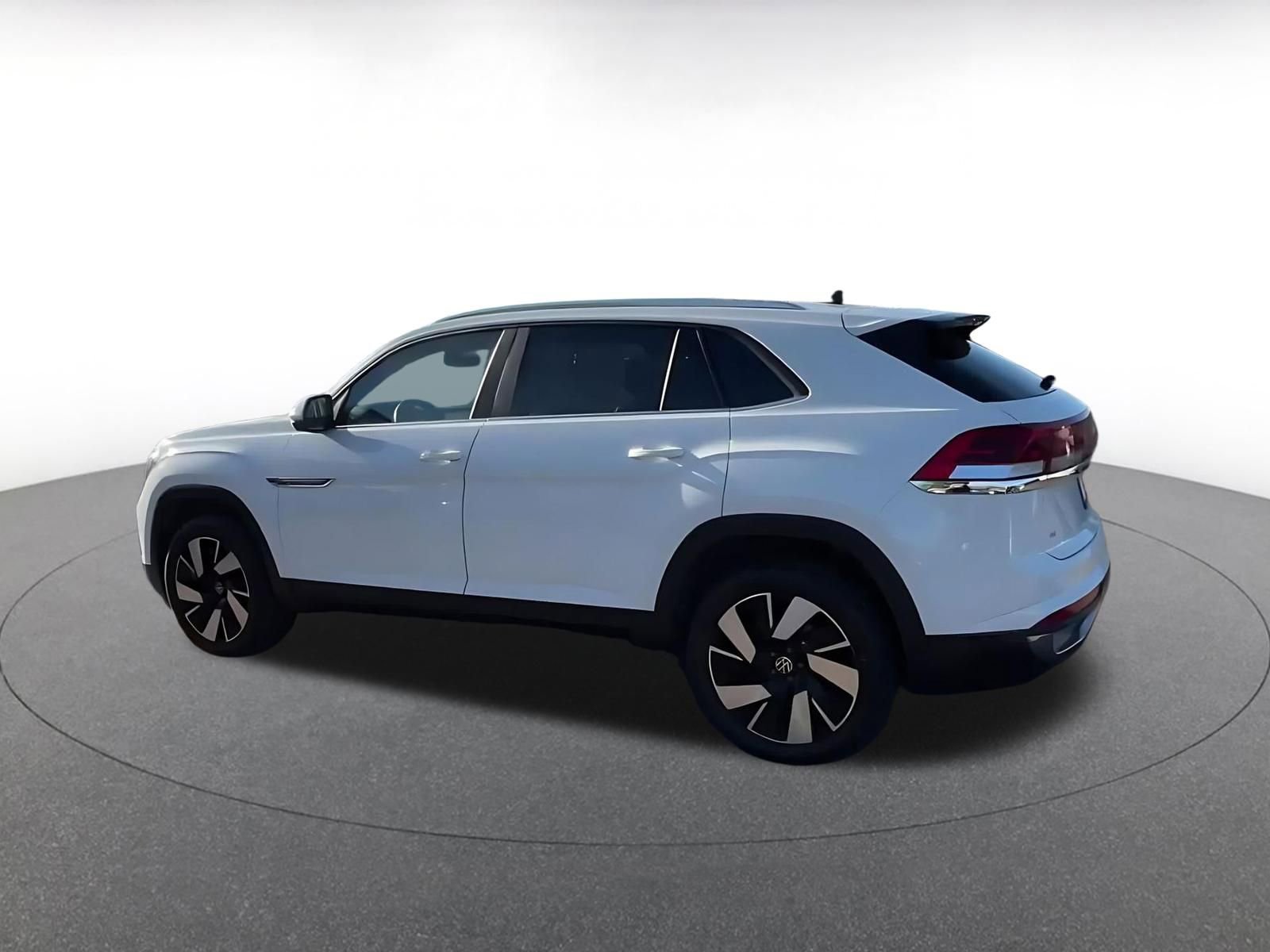 Used 2025 Volkswagen Atlas Cross Sport SE FWD image 10