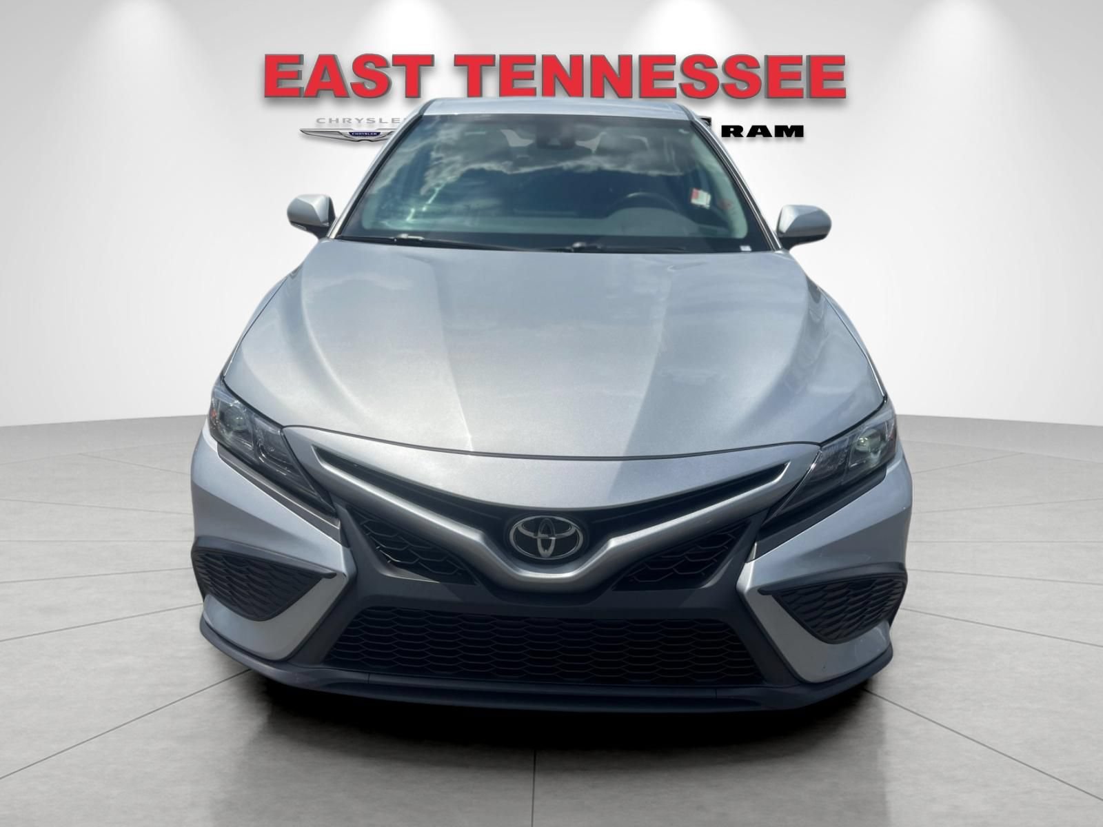 Used 2024 Toyota Camry SE FWD image 9