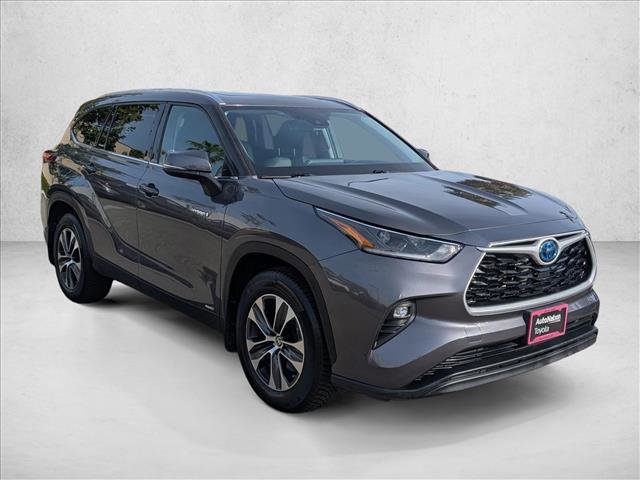 Used 2021 Toyota Highlander XLE image 3