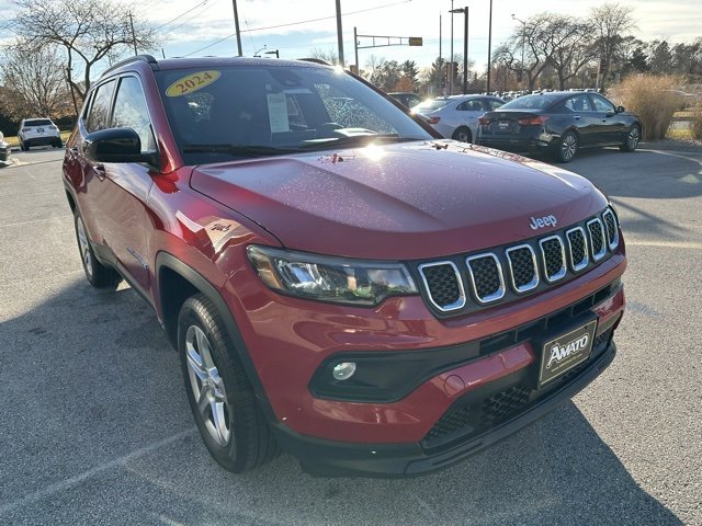 Used 2024 Jeep Compass Latitude image 4