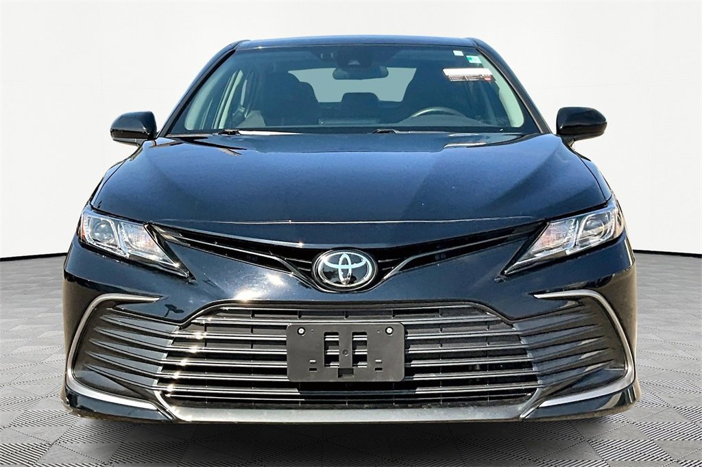 Used 2024 Toyota Camry LE image 3