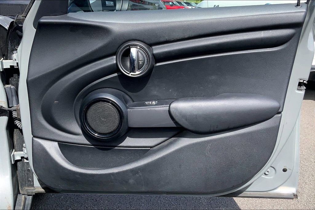 Used 2018 MINI Cooper 4-Door Hardtop image 18
