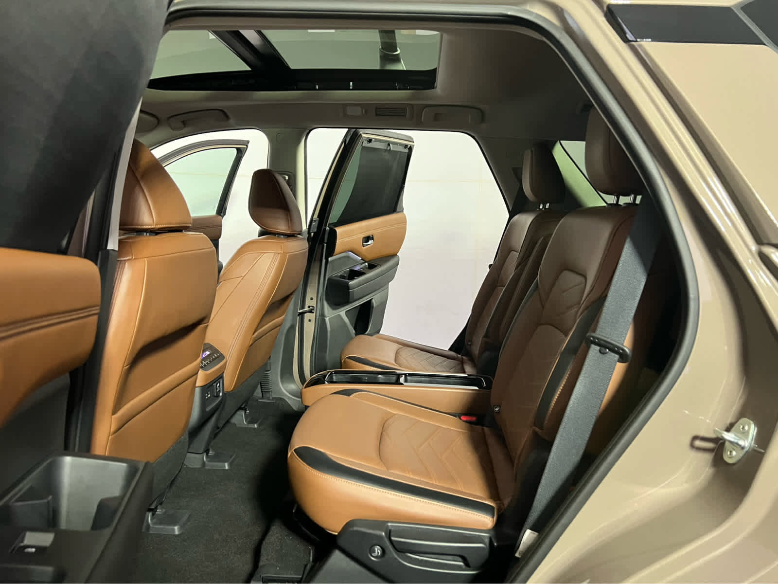 Used 2023 Nissan Pathfinder Platinum image 24