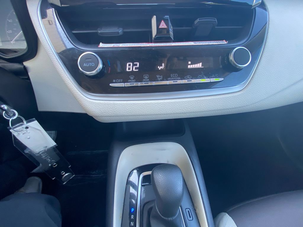 Used 2025 Toyota Corolla LE FWD image 17