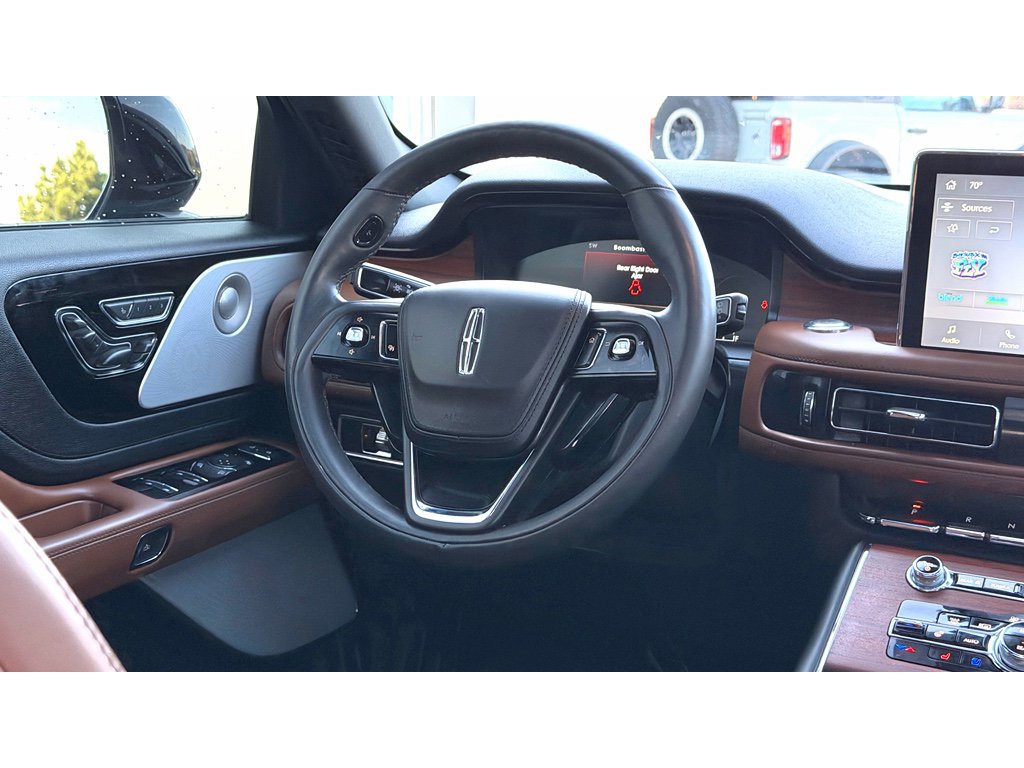 Used 2023 Lincoln Aviator Reserve w/ Equipment Group 201A image 16