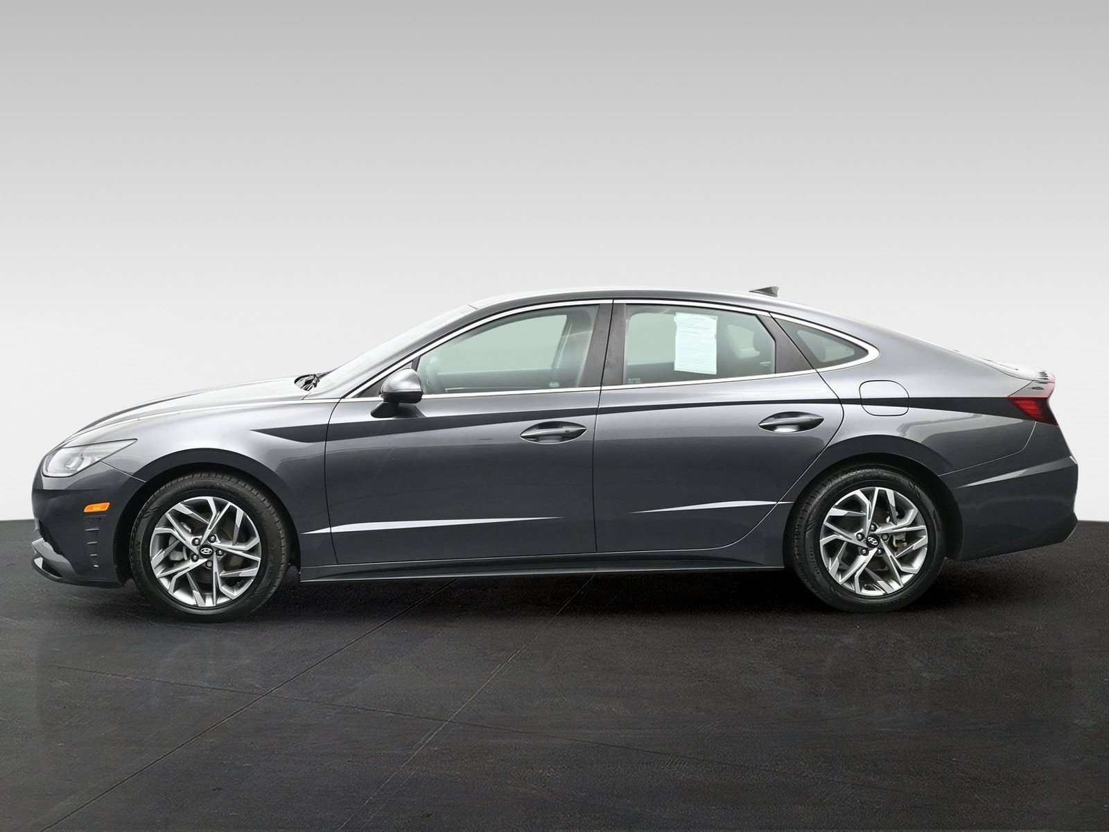 Certified 2023 Hyundai Sonata SEL w/ Preferred Accessory Package FWD image 4