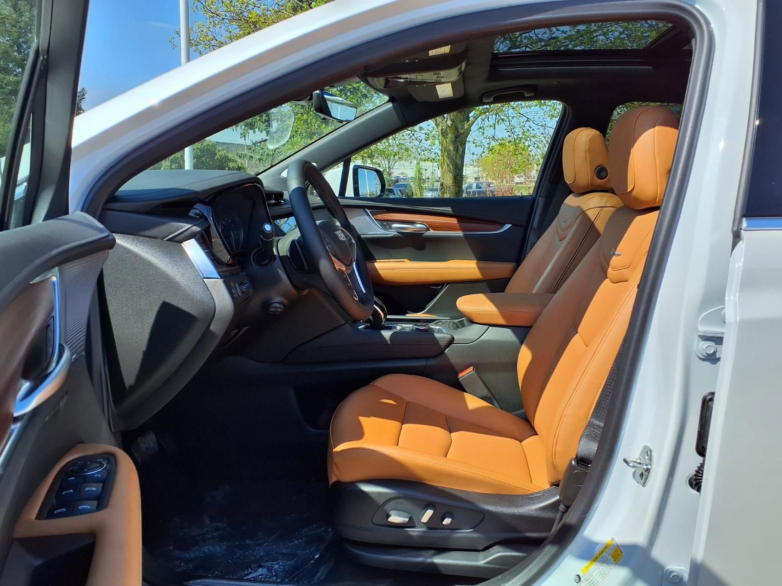 New 2026 Cadillac XT5 Premium Luxury w/ LPO, Floor Liner Package AWD/4WD image 14