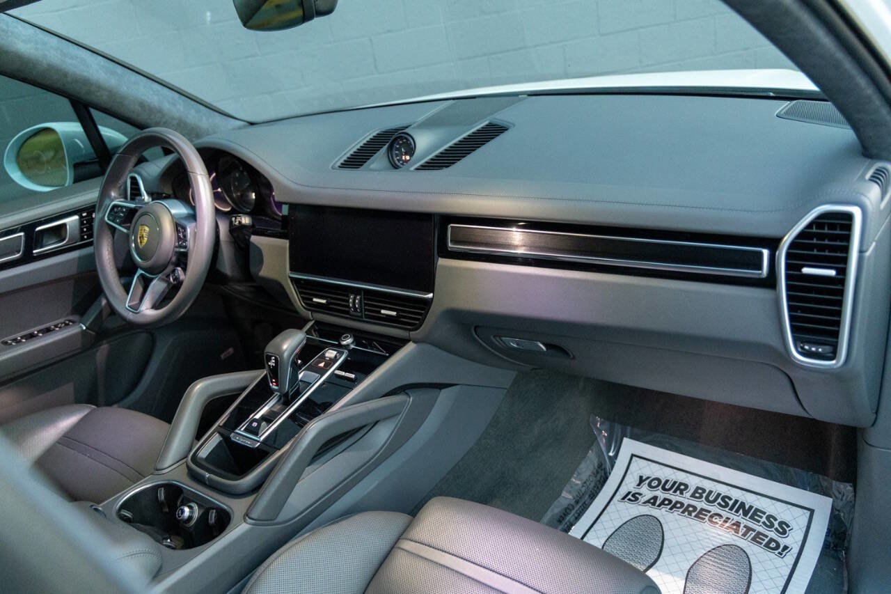 Used 2021 Porsche Cayenne GTS image 2