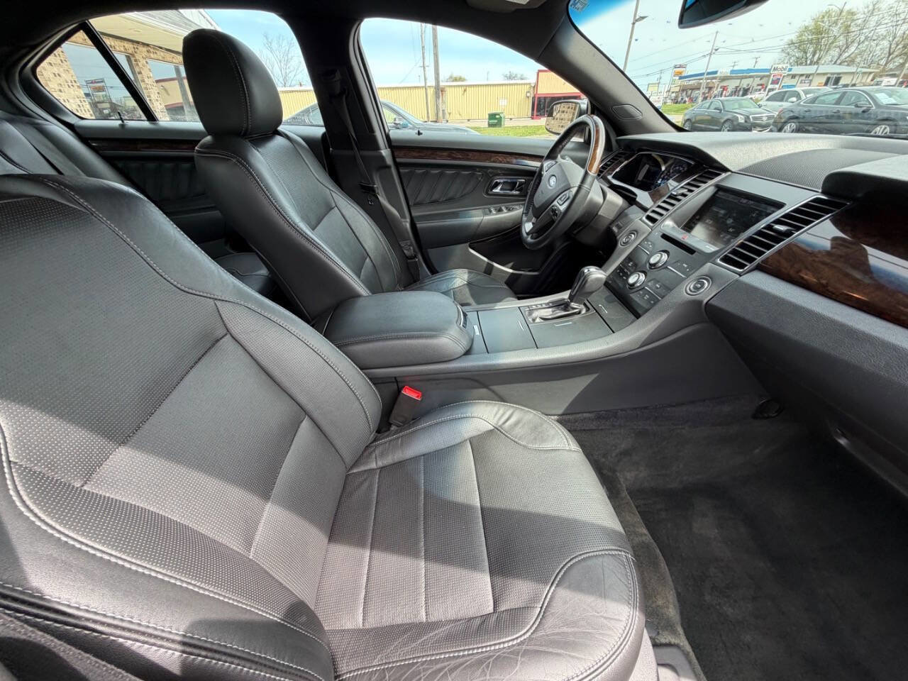 Used 2014 Ford Taurus Limited FWD image 16