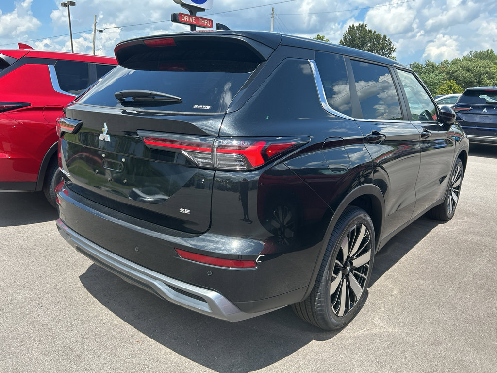 New 2025 Mitsubishi Outlander SE image 4