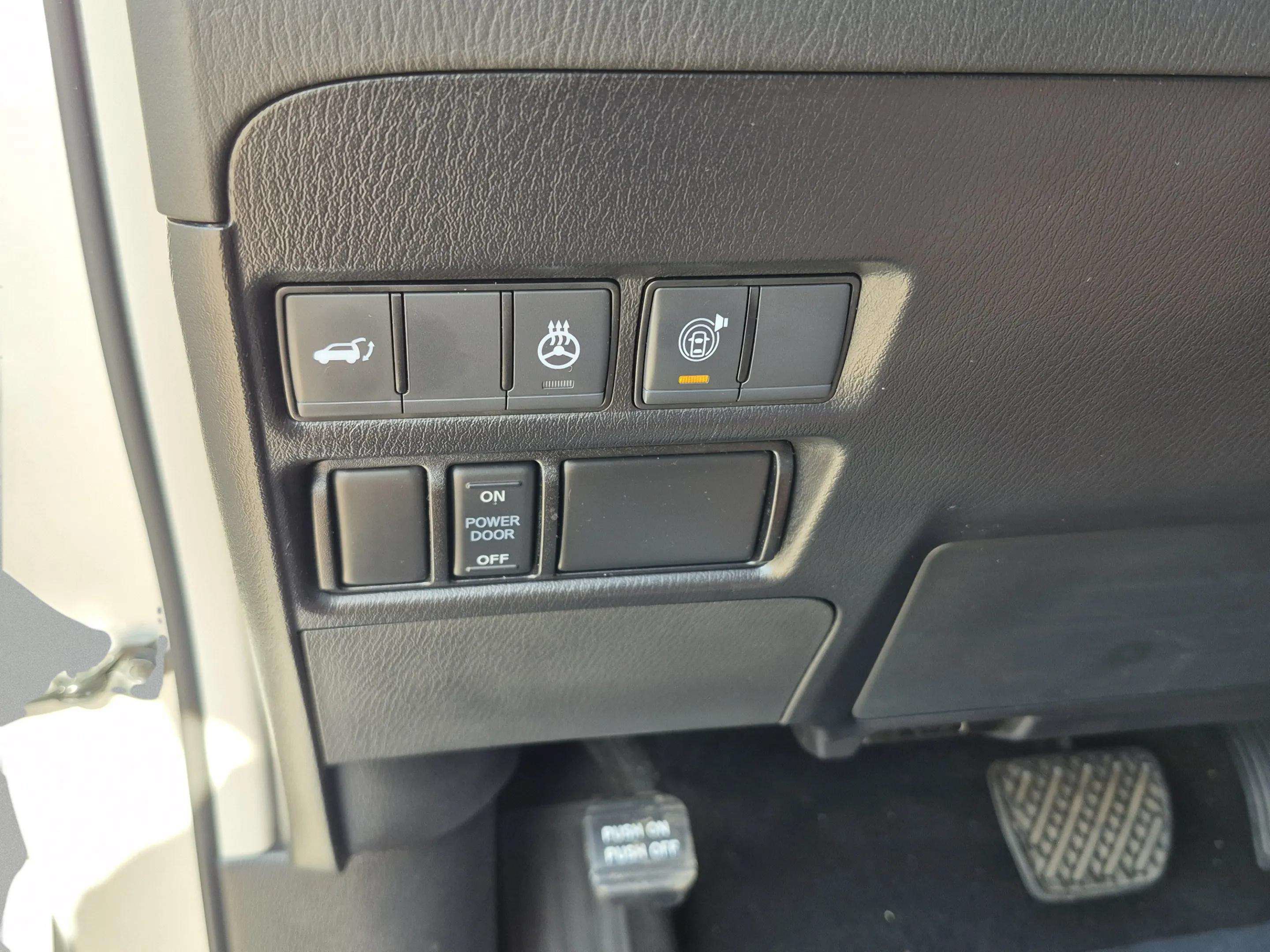 Certified 2024 Nissan Armada SL w/ Captain's Chairs Package RWD image 33