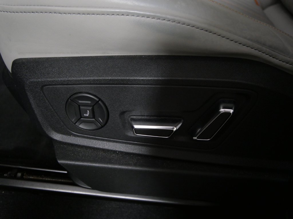 Used 2024 Audi Q8 e-tron Prestige AWD/4WD image 16