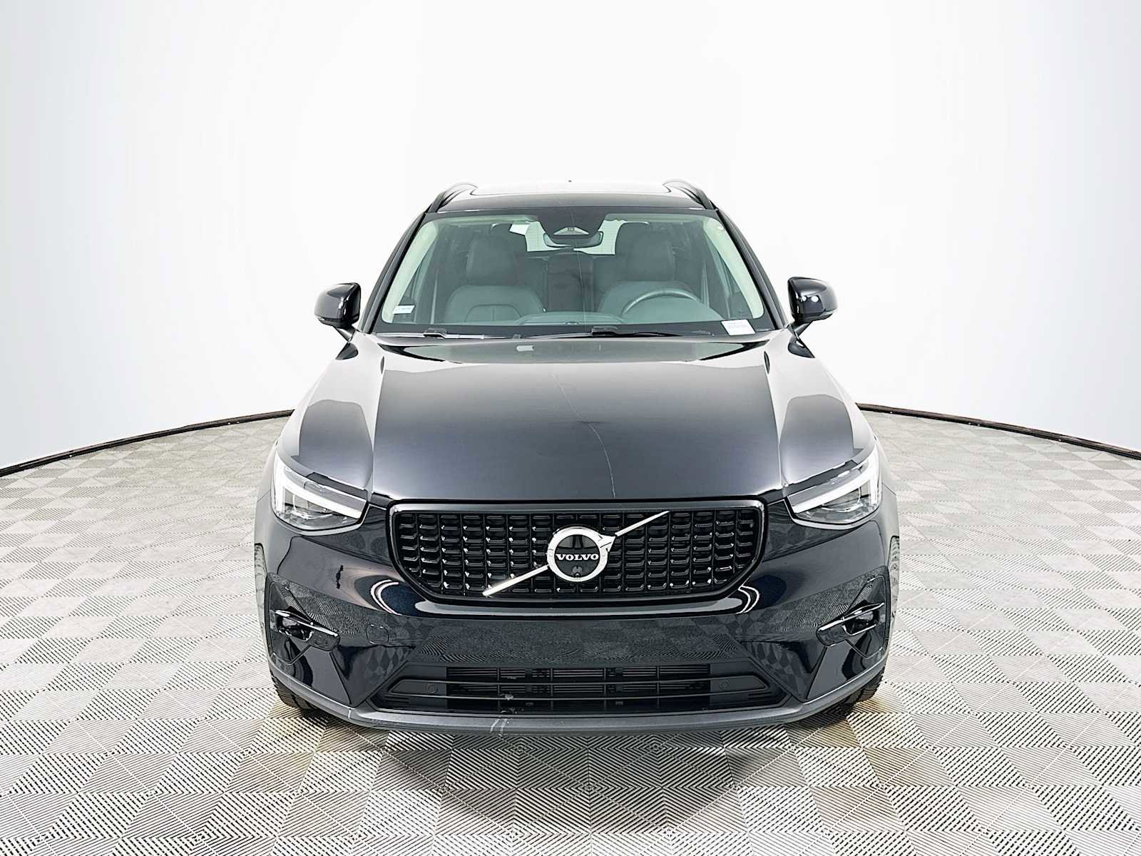 Used 2025 Volvo XC40 B5 Plus w/ Protection Package Premier image 2