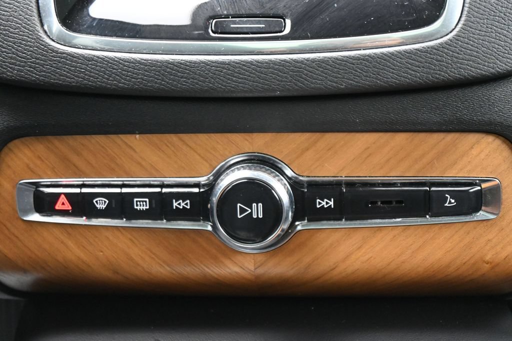 Used 2023 Volvo XC90 B6 Plus w/ Protection Package Premier AWD/4WD image 18