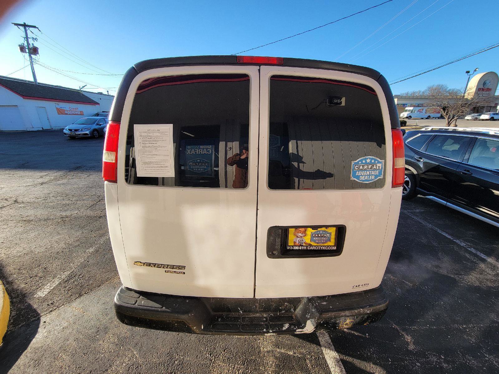 Used 2015 Chevrolet Express 2500 image 22
