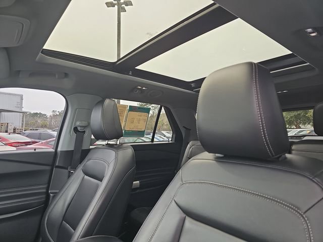 Used 2022 Ford Explorer XLT w/ Equipment Group 202A image 16