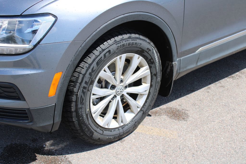 Used 2018 Volkswagen Tiguan SE w/ Panoramic Sunroof Package AWD/4WD image 11