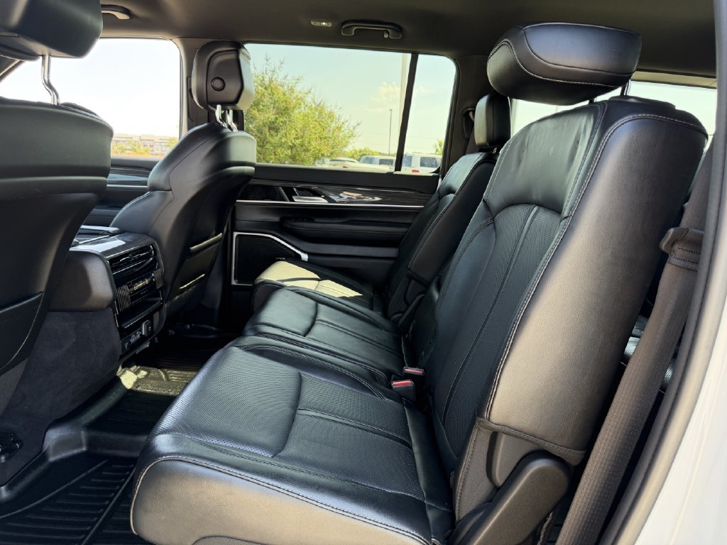 Used 2022 Jeep Wagoneer Series II RWD image 25