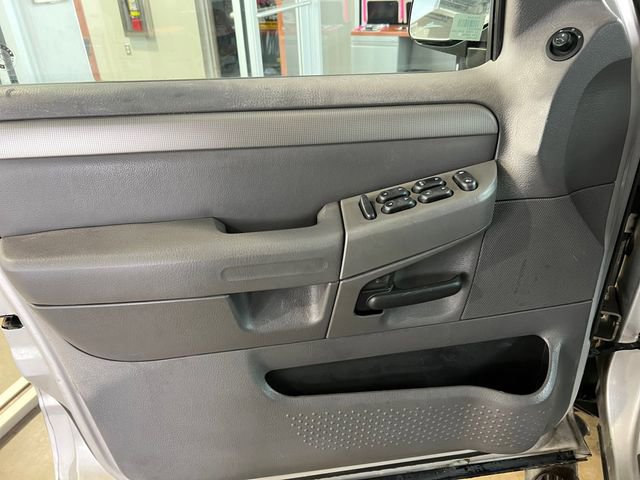 Used 2003 Ford Explorer XLT AWD/4WD image 15