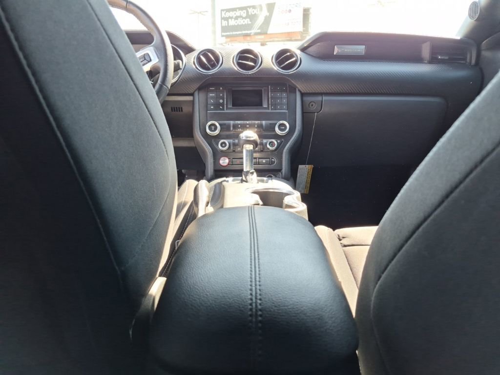 Used 2022 Ford Mustang EcoBoost image 11