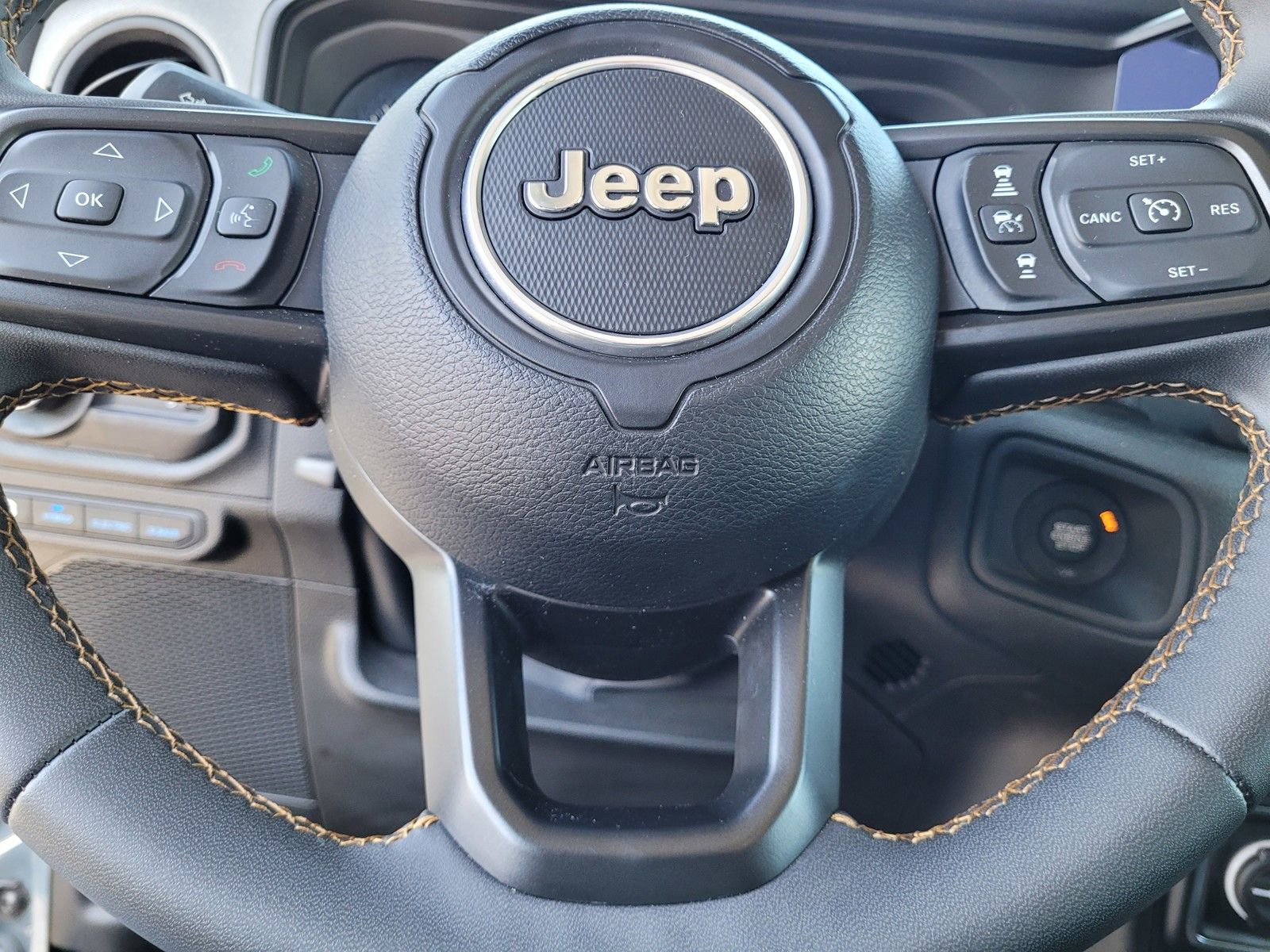 Used 2024 Jeep Wrangler Unlimited AWD/4WD image 20