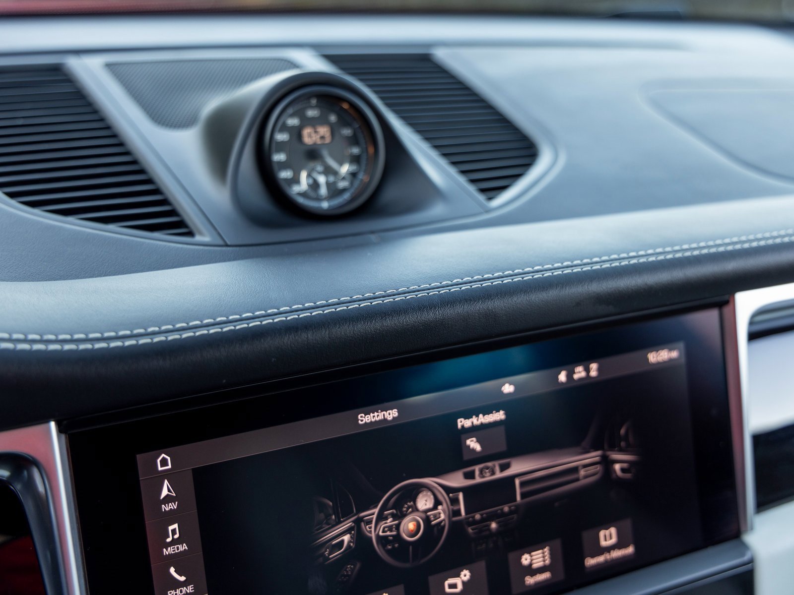 Certified 2024 Porsche Macan Turbo image 34