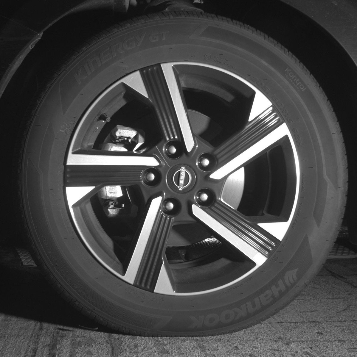 Used 2025 Nissan Sentra SV FWD image 12