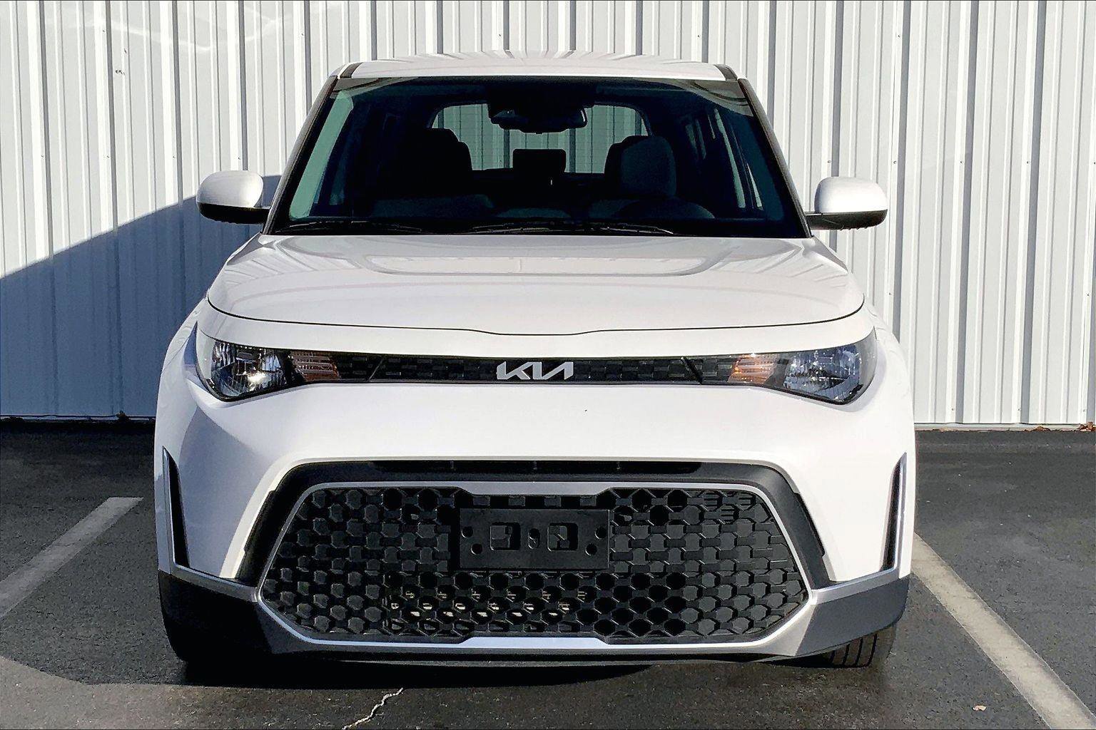Used 2023 Kia Soul S image 3