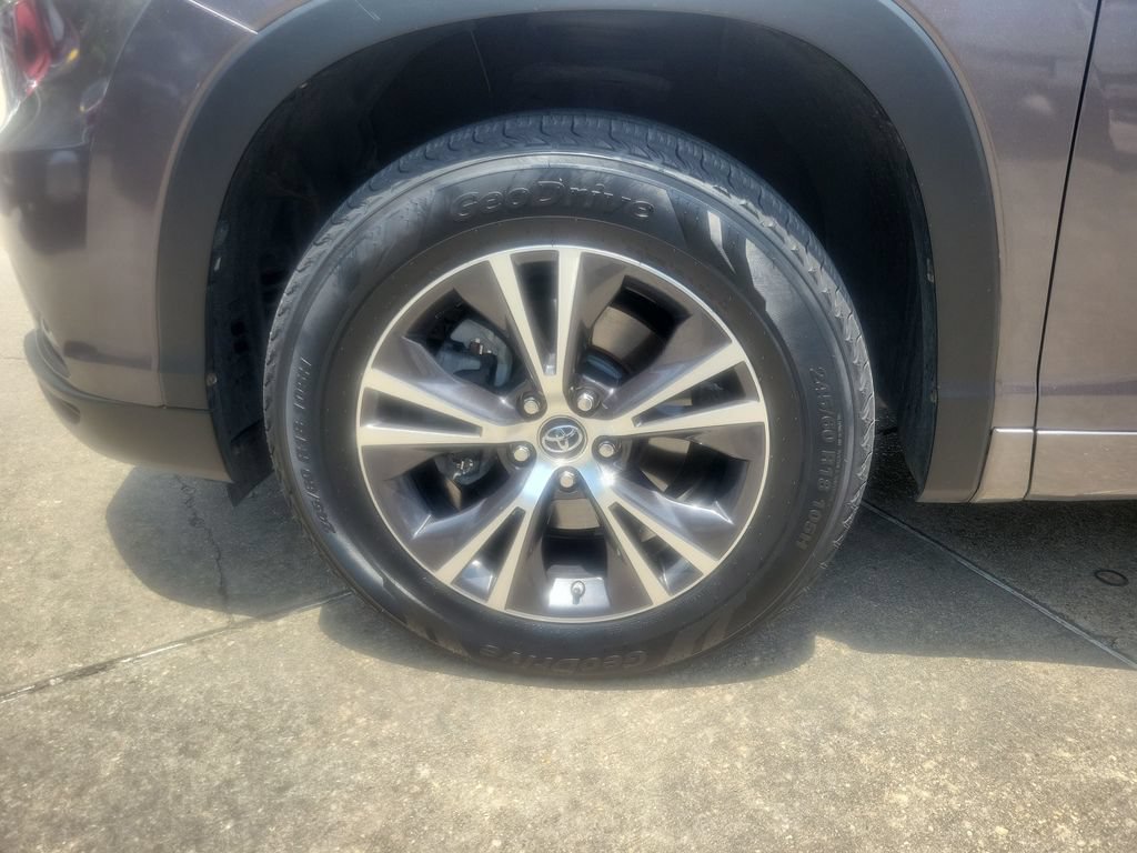 Certified 2016 Toyota Highlander XLE FWD image 35