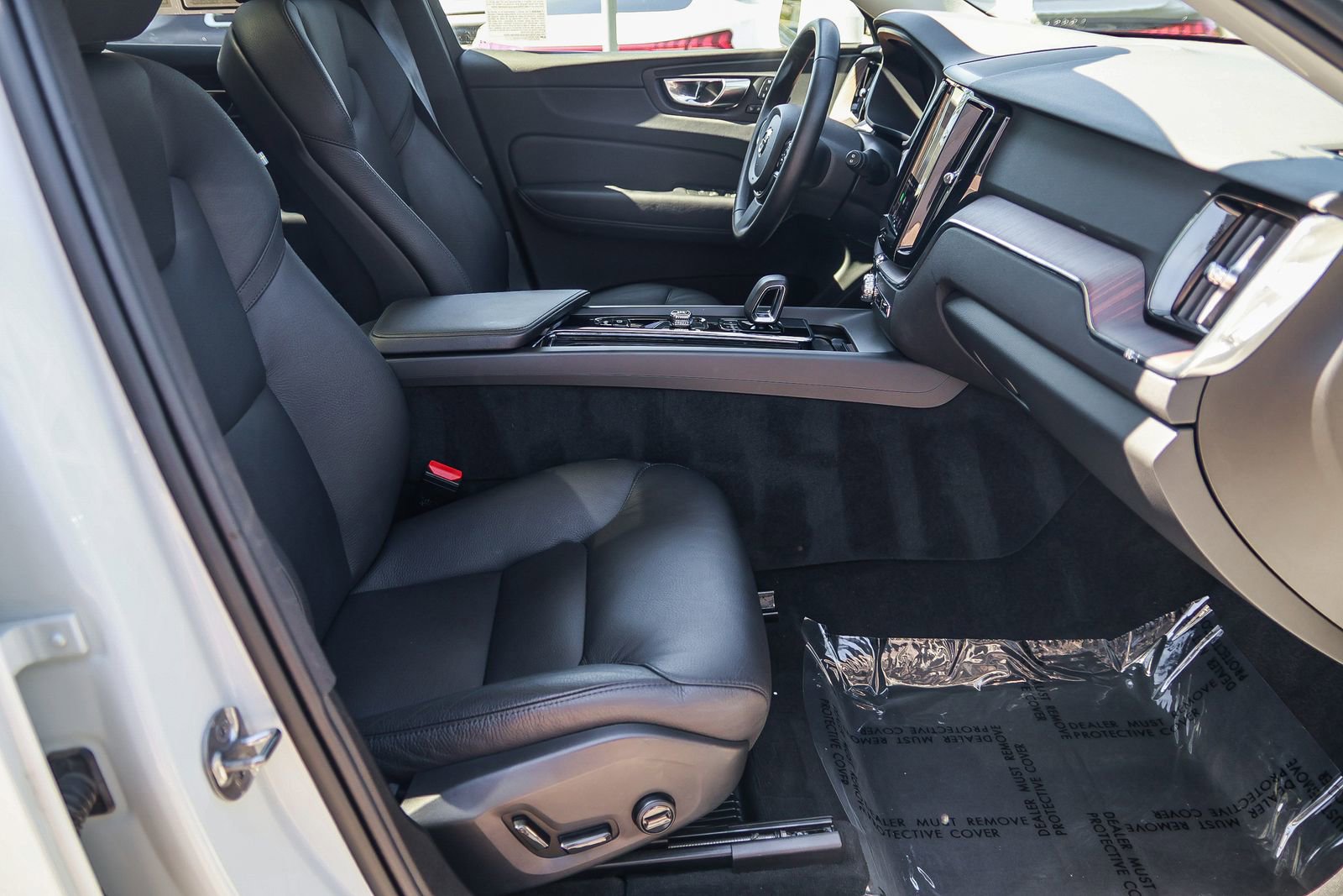 Used 2023 Volvo XC60 T8 Plus w/ Protection Package Premier image 19